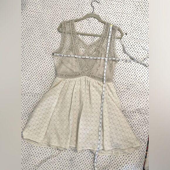 Rare Free People Victoria Bohemian Lace Cream Sheer Back Mini Dress Size 10 - Picture 3 of 12